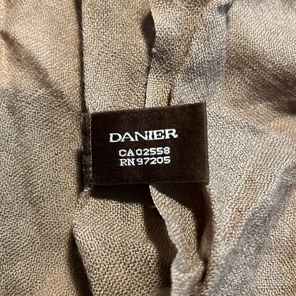 Lightweight Wool Scarf - Picture 3 of 4